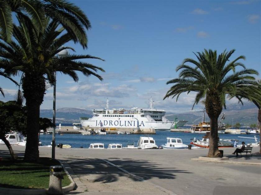 The Jadrolinija car ferry arrives in Supetar, about 100m from the bus stop to Bol